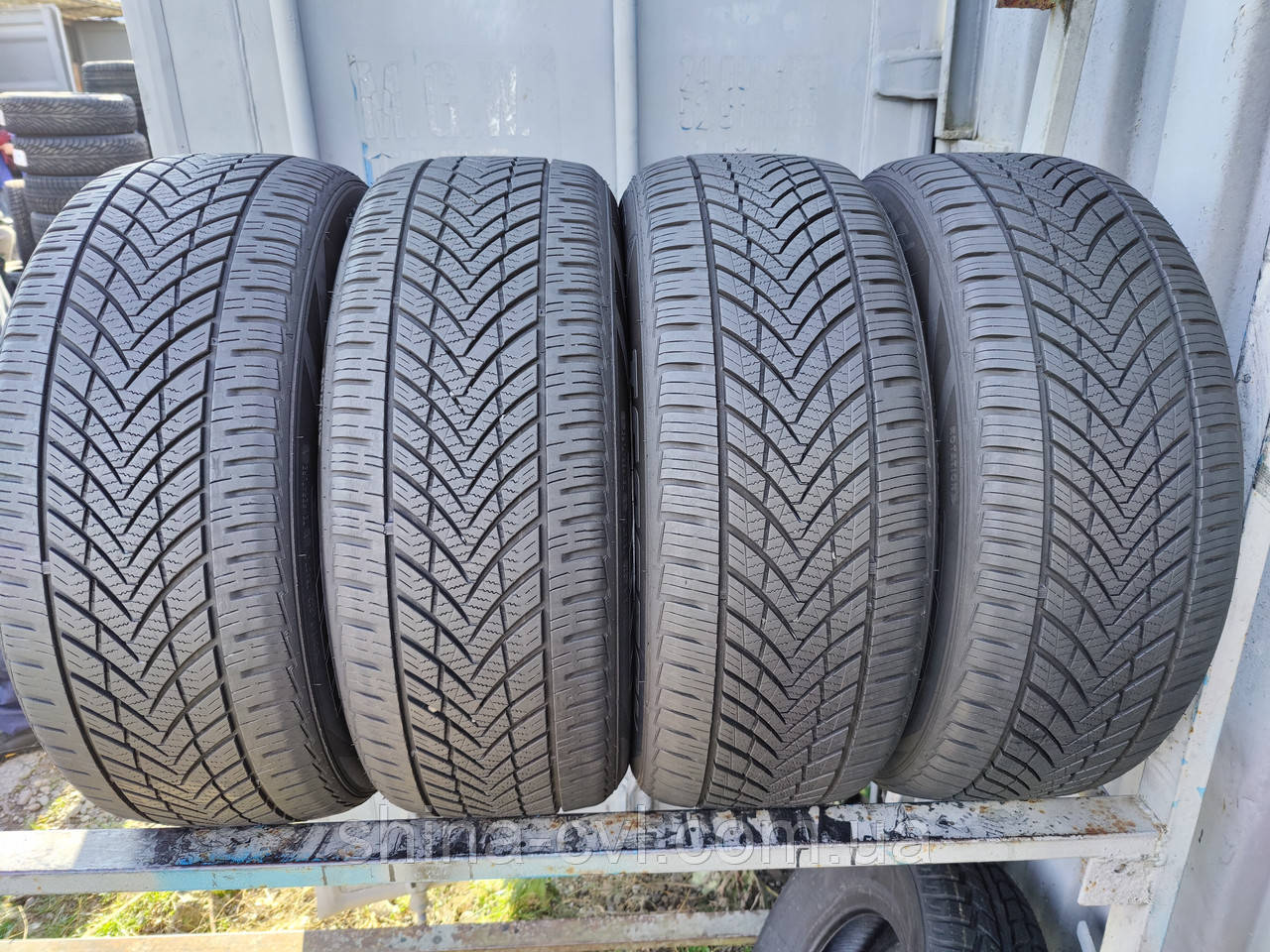 Всесезонні шини 205 55 r16 94V Tracmax All Season Trac Saver X-Privilo