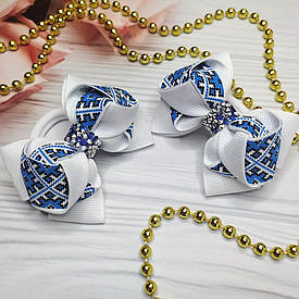 Бант в українському стилі з репсової стрічки на резинкі для волосся, бант білий з синім під вишиванку ручної роботи для дівчинки