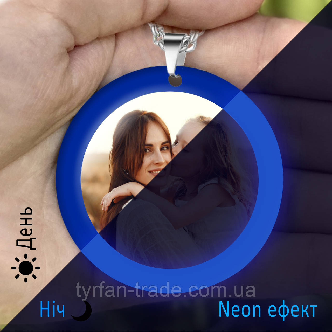 Підвіска в машину ароматизатор — обідок неоновий синій світиться в темряві з фотографією сім'ї