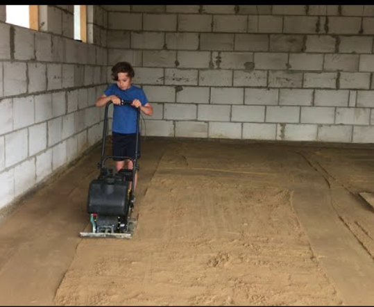 Как утрамбовать виброплитой песок перед заливкой бетонного пола: Как утрамбовать виброплитой песок перед заливкой бетонного пола: