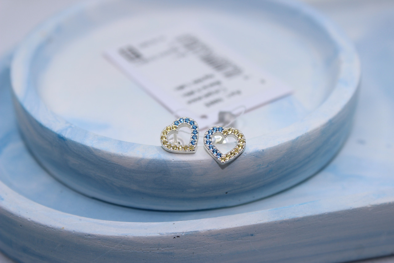 Срібні сережки гвоздики з жовто-блакитними фіанітами "Серце" Сережки зі срібла 925 проби, фото 1