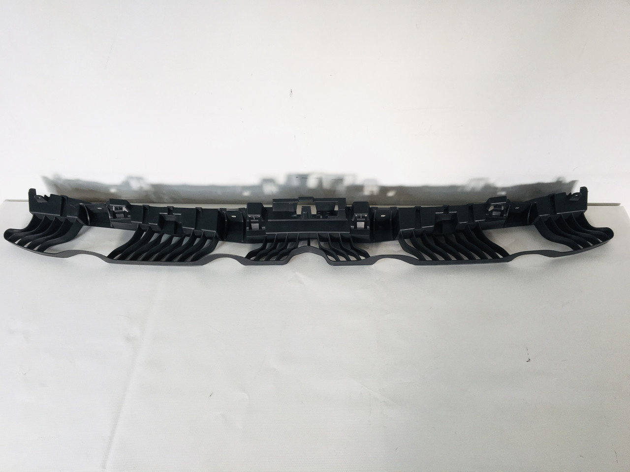 Кріплення заднього бампера центр VW Jetta 2018-2021 17A807863