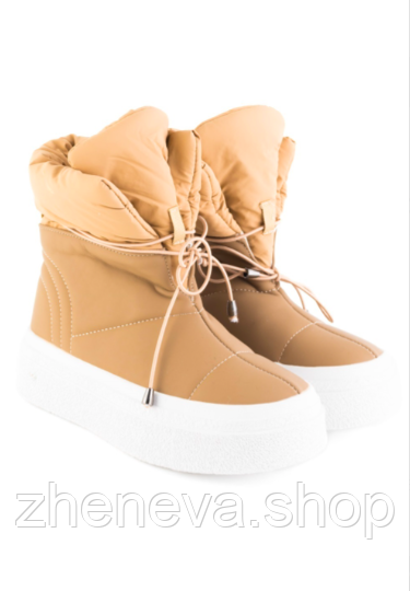 Бежеві зимові теплі жіночі чоботи дутики, екорежа на низькій підошві на шнурівці, фото 1