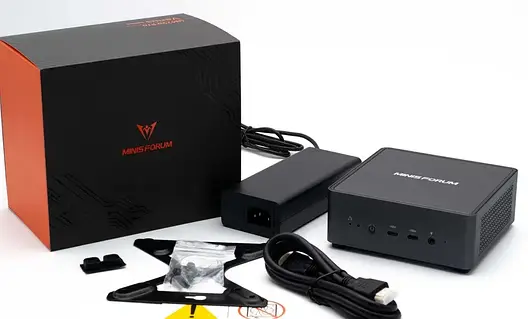 ミニPC Minisforum UM790 Pro 32GB/1TB Minisforum UM790 Pro 7940HS Mini PC