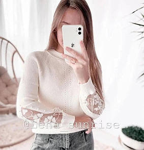 Кашеміровий светр  джемпер з вишивкою на рукаві білий