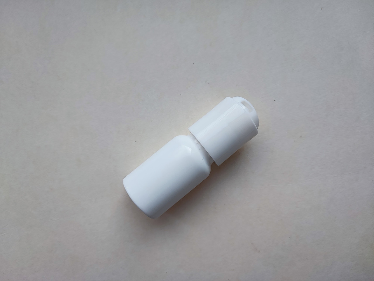 15 - 12 мл Поліпропілен (РР) білий з білим диск-топ 20/410, круглий ПЕТ пластиковий флакон, пластмасовий у комплекті