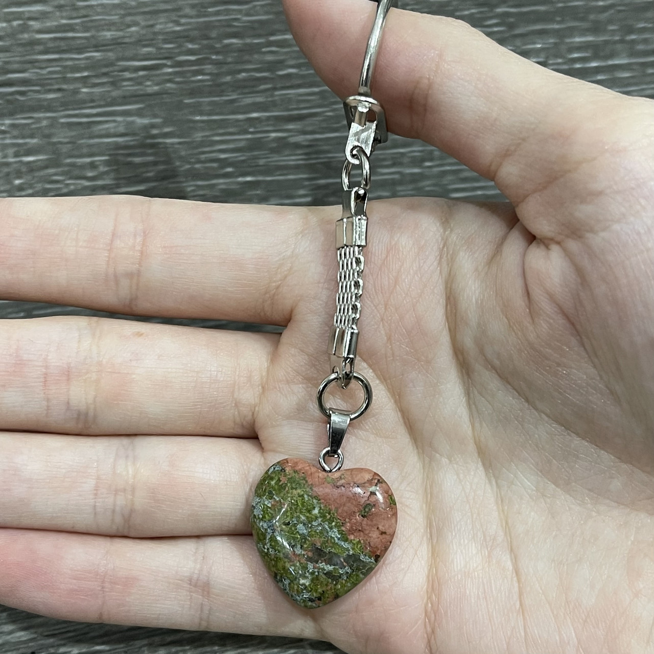 Натуральний камінь Яшма кулон у формі сердечка на брелоку для ключів - оригінальний подарунок коханій дівчині