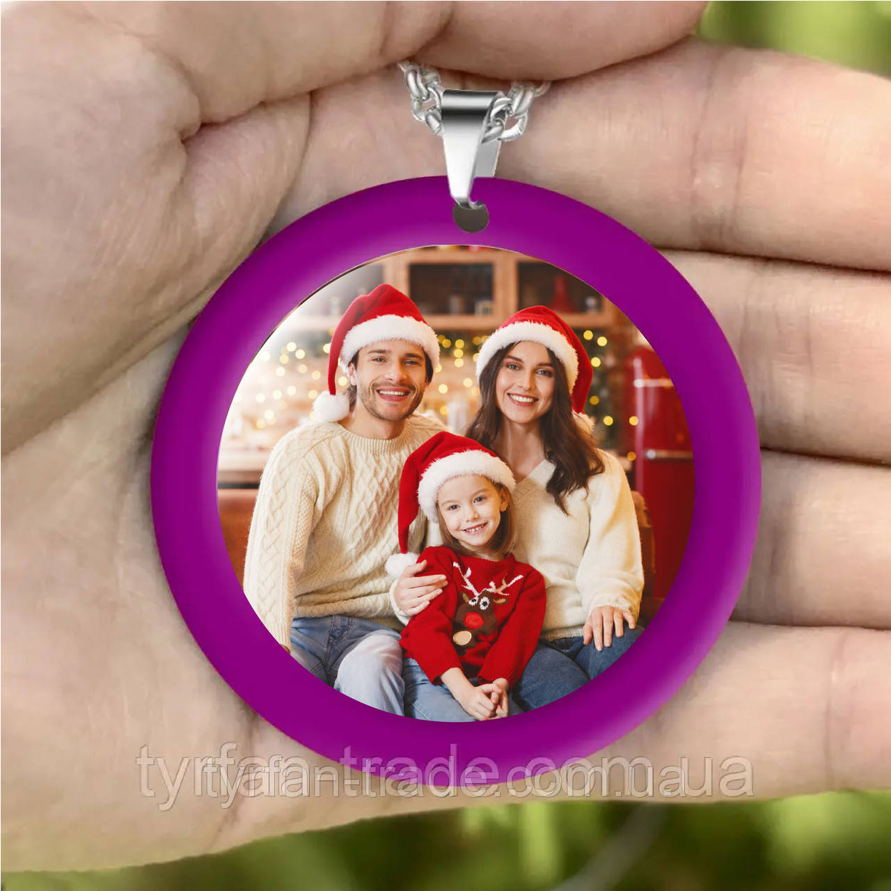 Подарунки до нового року — круглої форми кулон жетон брелок медальйон із фото дружини та сина