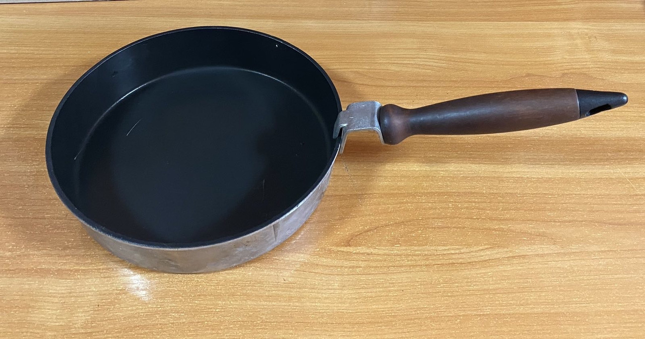 Сковорода з тефлоновим покриттям 24 см