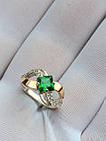 Ювелірна срібна каблучка з золотом каміння циркон зелені, фото 4