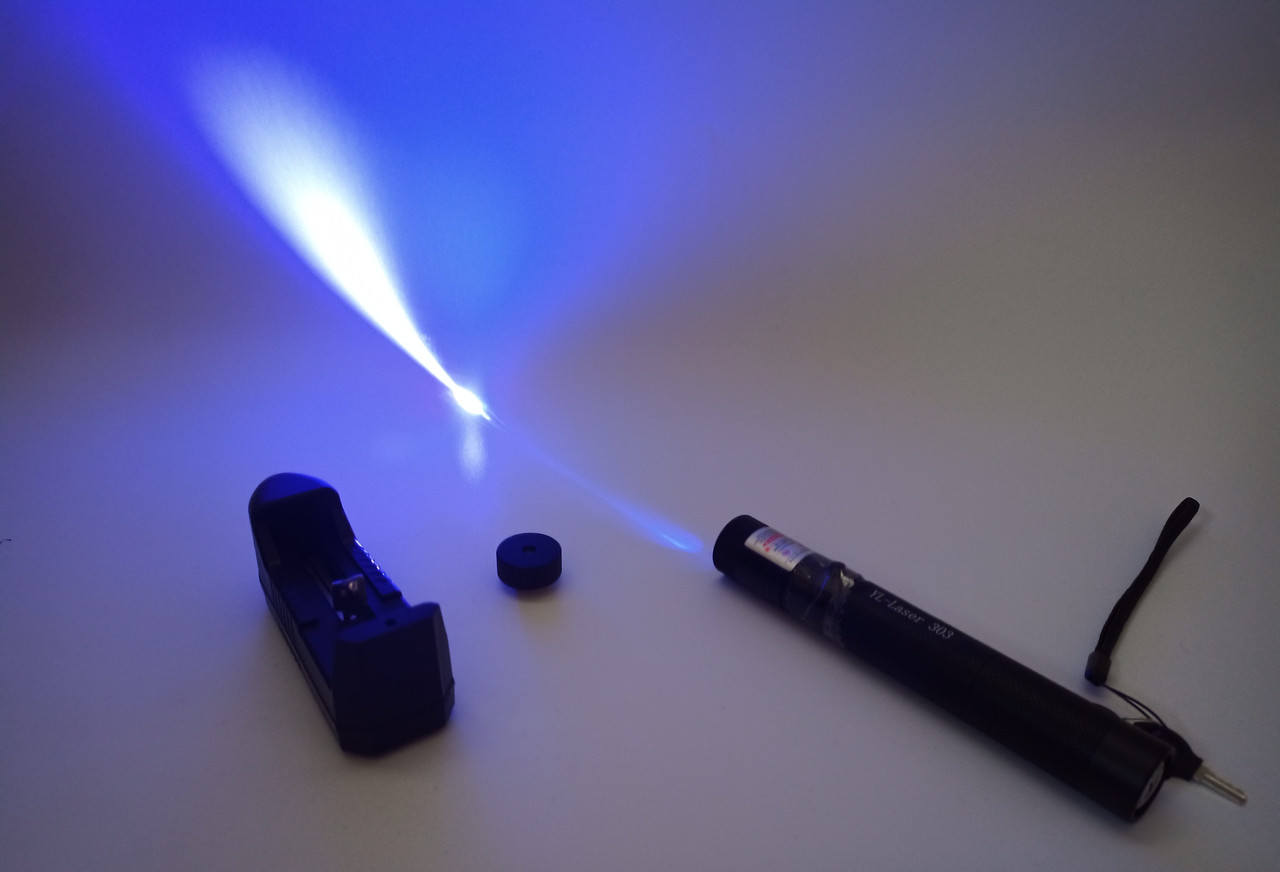 Синий лазер лазерная указка синяя Laser 303 Blue - фото 1 - id-p2021077462