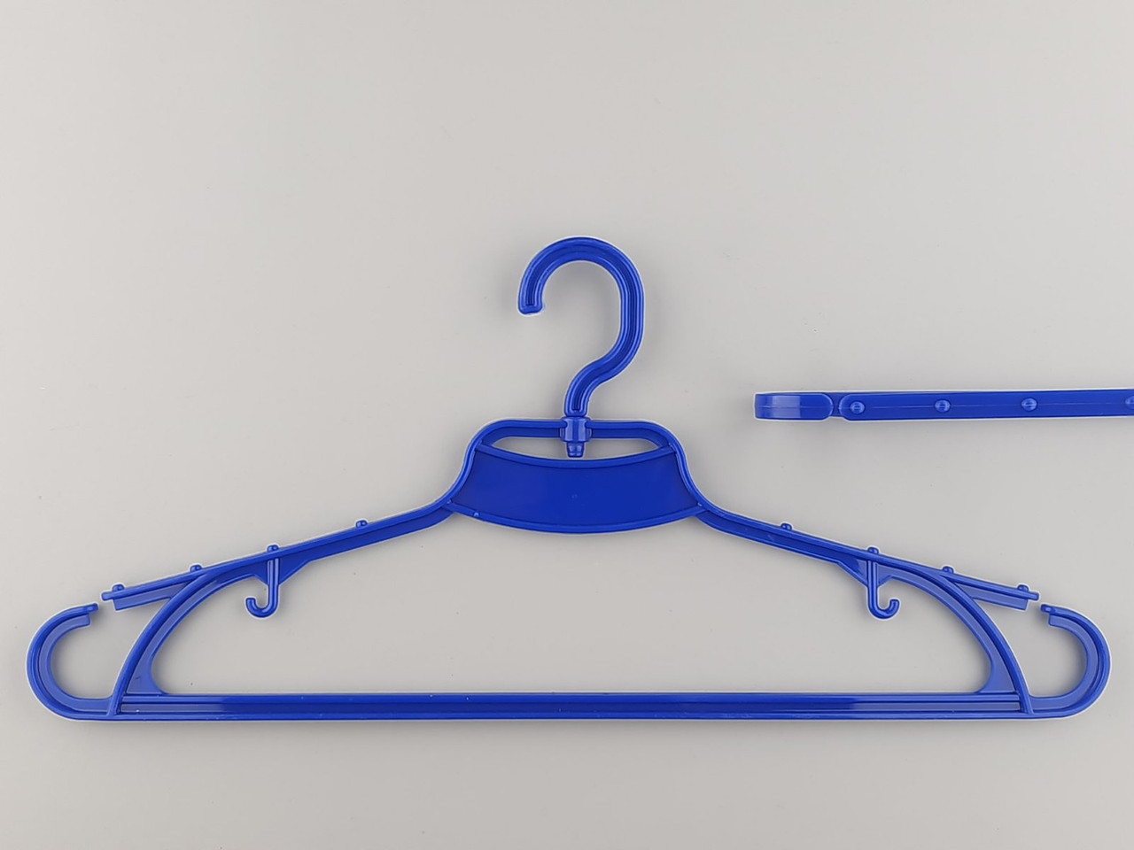 Плечики вешалки тремпеля V-L2 синего цвета, длина 43 см, в упаковке 10 штук - фото 2 - id-p2021180098