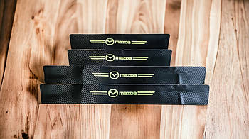 Захисна фосфорна плівка накладка на пороги для Mazda- Чорний Карбон 4 шт