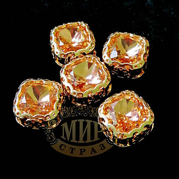 Стрази в ажурних золотих ланцюгах Люкс, М'який квадрат, 12 мм, колір Peach, 1 шт.