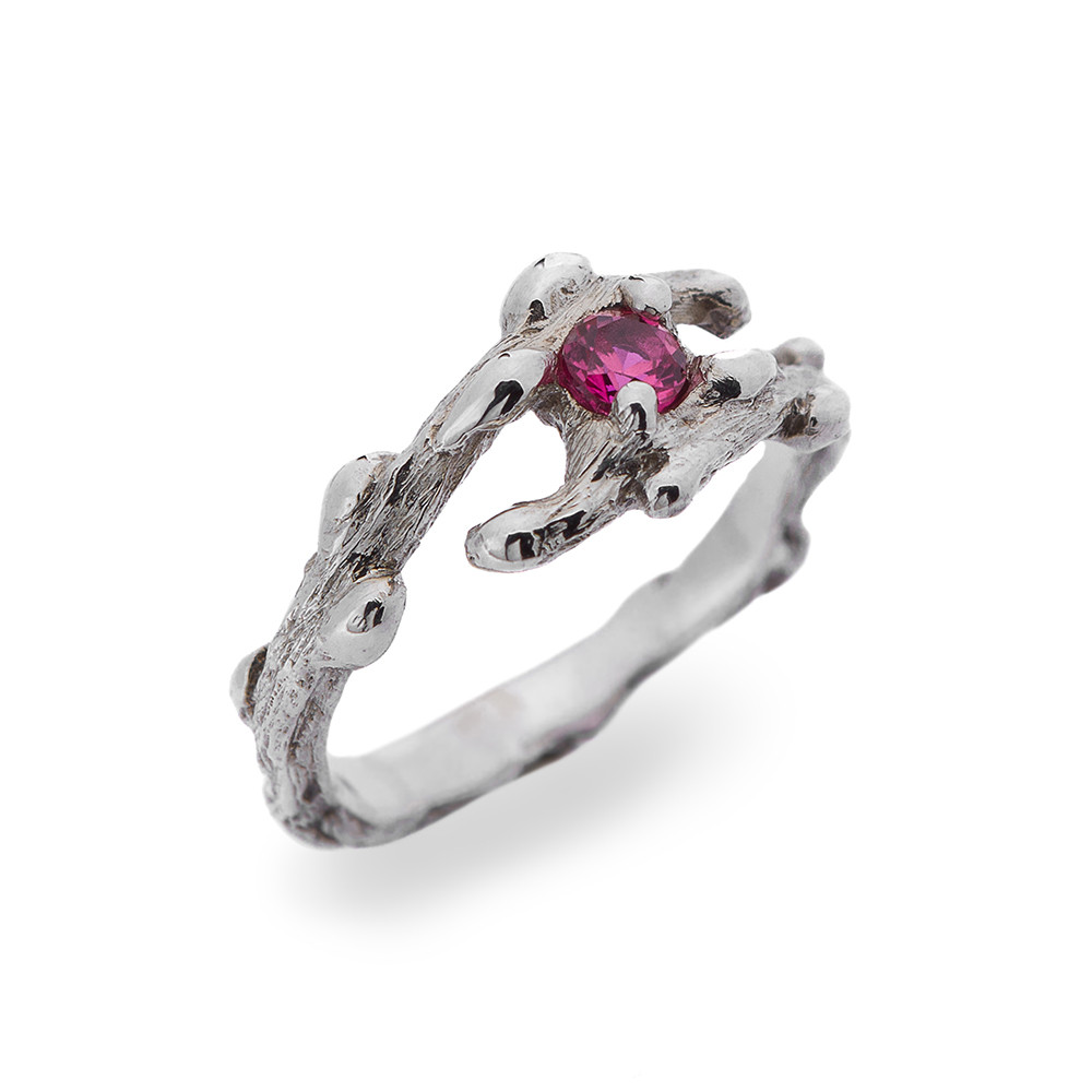 Оригінальна срібна тонка каблучка ручної роботи "Пурпурний відблиск" з каменем, жіноча прикраса з камінням
