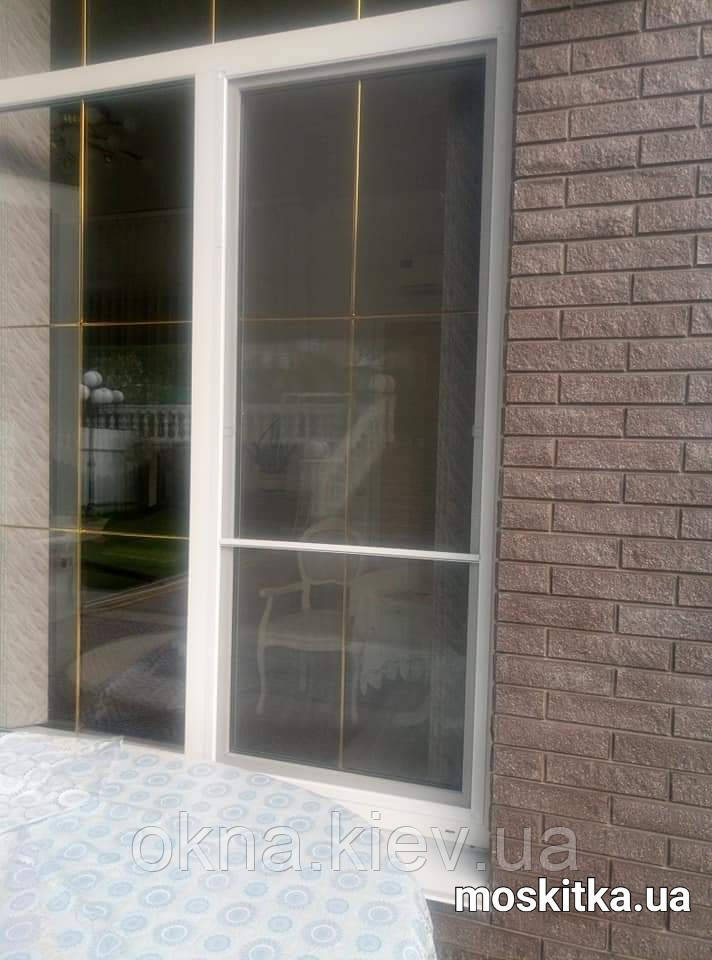 Москітна сітка на дверях економить