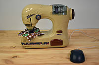 Дитяча іграшкова Швейна машинка на батарейках, зі світловими ефектами, пульт управління, шиє, 6708 B