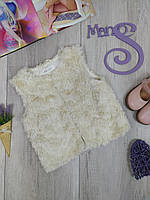 Меховый жилет для девочки H&M молочного цвета Размер 128 (7-8 лет)