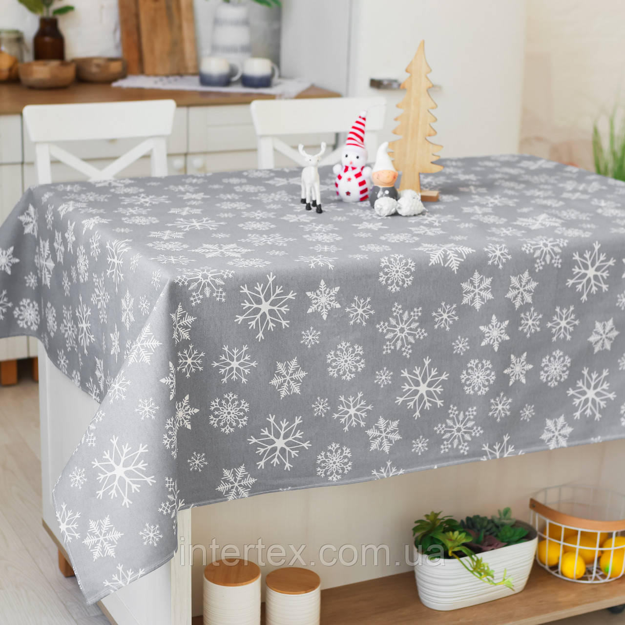 Скатертина бавовняна "Сніжинки білі (на сірому)" 1.1м х 1.5м, фото 1