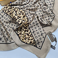 Палантин, шарф, парео, платок Louis Vuitton шелковый, основной цвет белый с леопардовым принтом