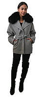 Сіре укорочене пальто з коміром із натурального хутра лисиці 48 RO-27009