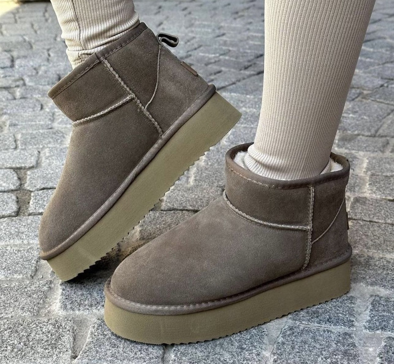 Коричневі замшеві жіночі Уггі Ugg Classic Ultra Mini Platform Brown на платформі