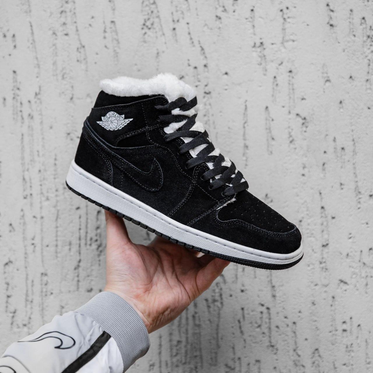 Кросівки зимові чоловічі Nike Air Jordan чорні з хутром найк аїр джердан високі замшеві повсякденні, фото 1