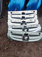 Решетка радиатора Peugeot Partner 2003-2009 01274