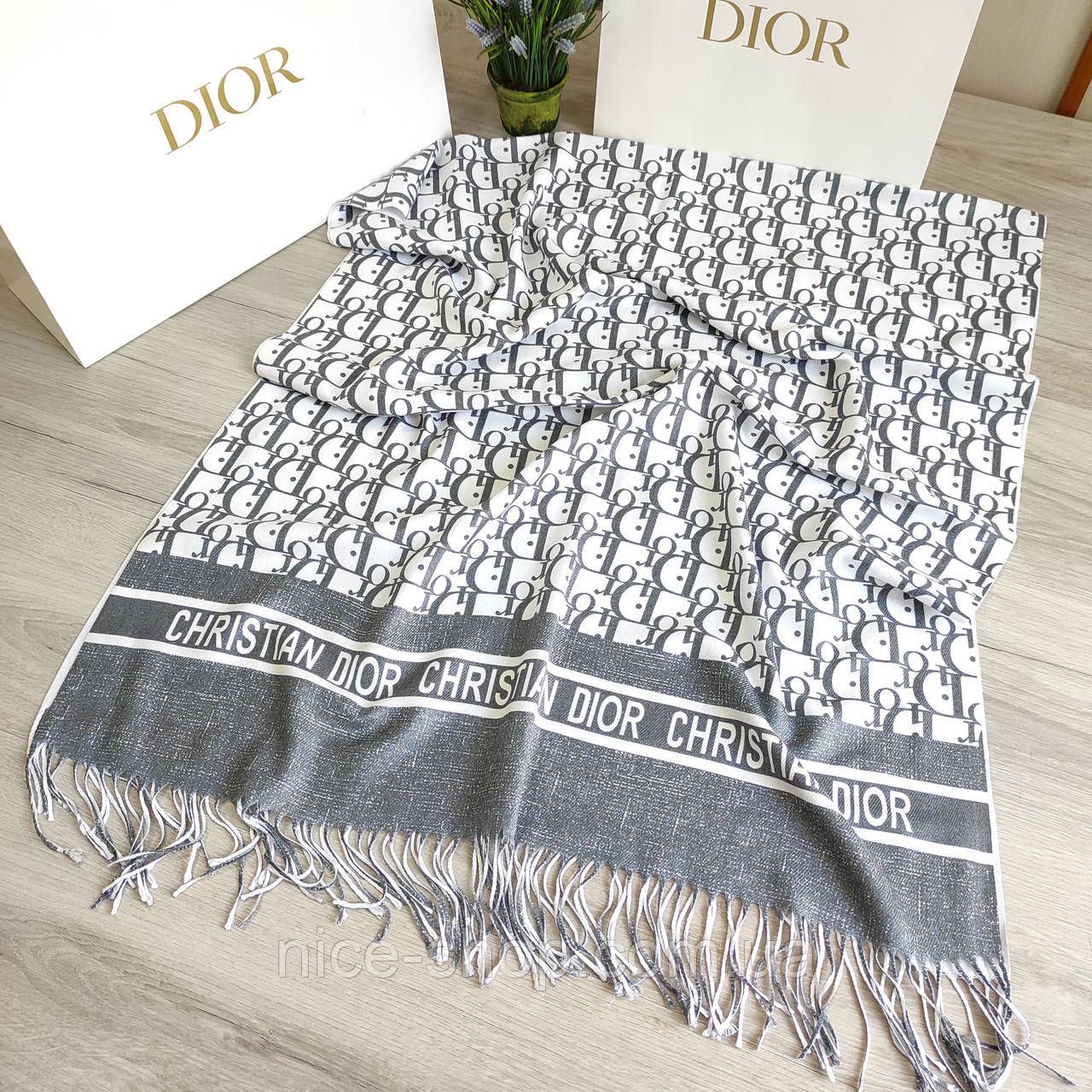 Палантин D.I.O.R. з бахромою