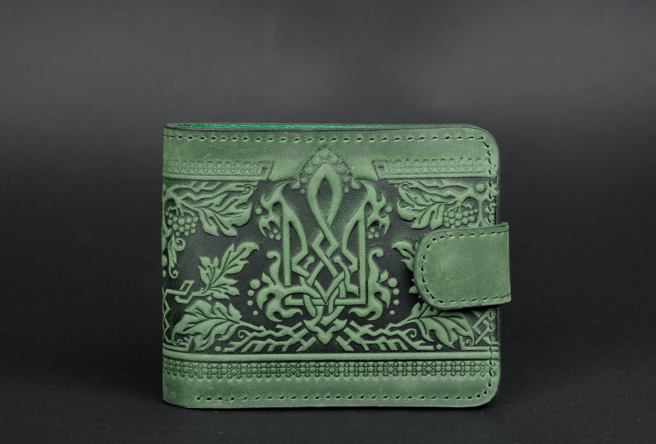 Гаманець із натуральної шкіри "Тризуб", тиснений орнамент, зеленого кольору, 11х9 см, фото 1
