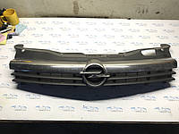 Решетка радиатора Opel Astra H 2004-2006 13108463 №83 есть много дифектов все на фото