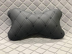 Подушка під голову в авто з перфорованої Екошкіри. Чорна з подвійним чорним рядком