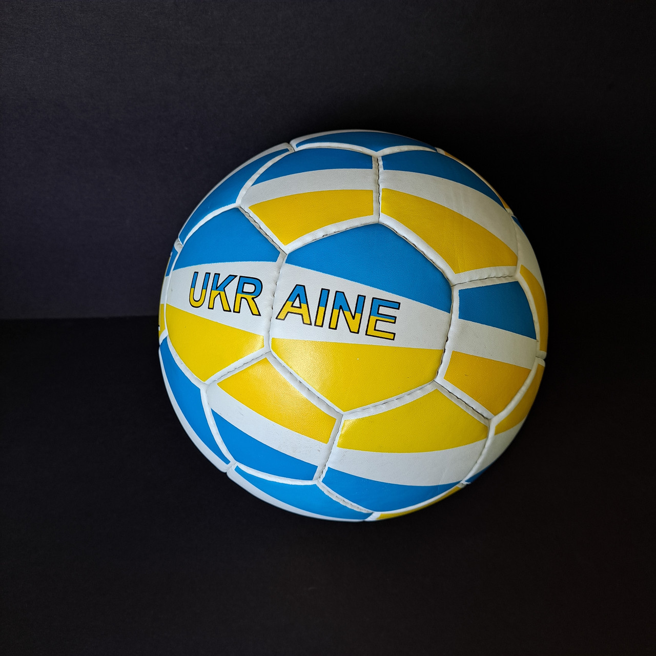 Футбольний м'яч для тренувань на вулиці 5 розмір для гри у футбол UKRAINE Ручний шов BALLONSTAR (0047-784)