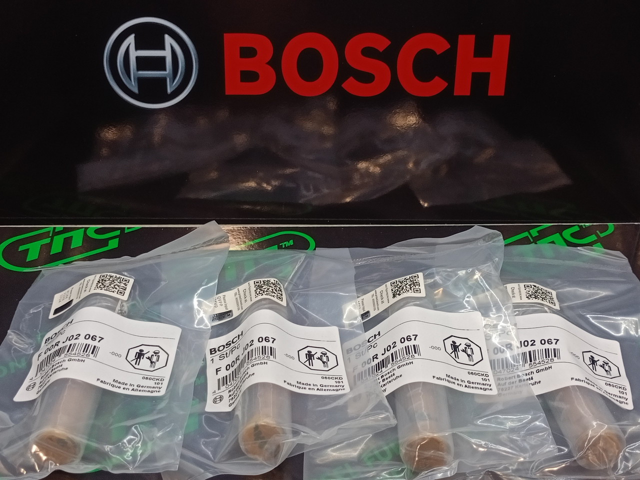 Клапан-мультиплікатор F00RJ02067 форсунки Bosch RVI Midlum 150/180/210/260. DEUTZ 8500 9200, Volvo, фото 1