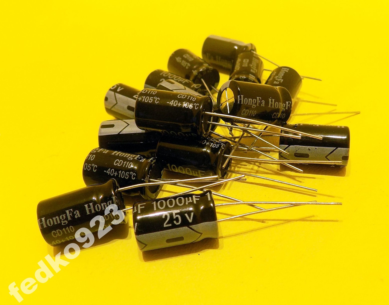Конденсатори 25 v 330 mF 10 шт.