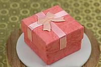 Подарункова коробочка маленька рожева для кільця або сережок квадратна р 3,5 см на 3,5 см