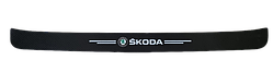 Наклейка на задній бампер заокруглена карбонова Skoda всі моделі та інші марки автомобілів 100х10см