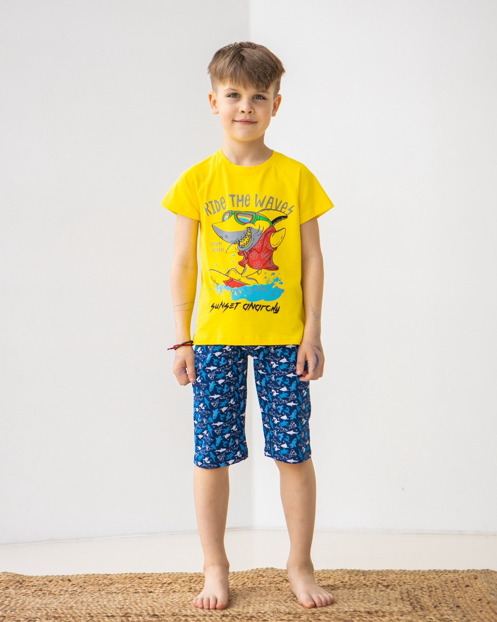 Піжами, халати для хлопчиків — 89137-ні — Класна піжама з шортами капрі для хлопчика