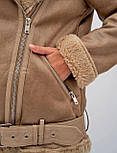 Дублянка жіноча коричнево-бежева з бежевим хутром баранчик із ременем, фото 8