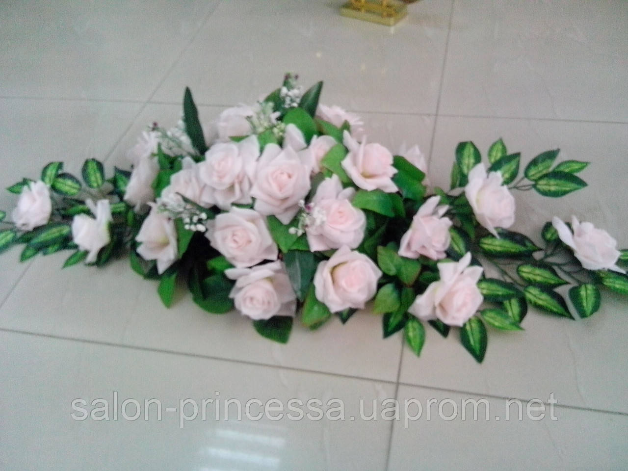 Весільна композиція з квітів для авто "Рожева троянда"