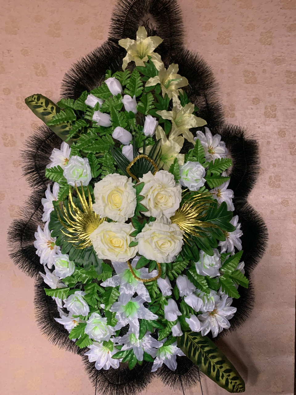 Вінок ритуальний із штучних квітів (Хвиля широка №5), розмір 175*75 см, доставка по Україні.
