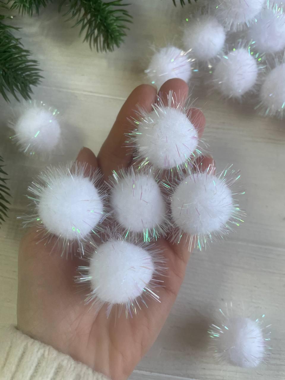 Помпони нейлонові " 3 см , білі  з  люрексом 500 шт