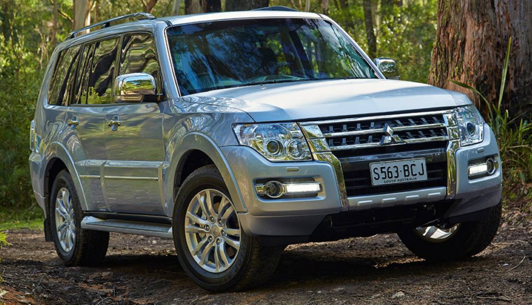 Рестайлінг Mitsubishi Pajero Wagon 4 бампер решітка стиль 2015 року