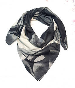 Хустка жіноча вовняна середнього розміру Шері сіра