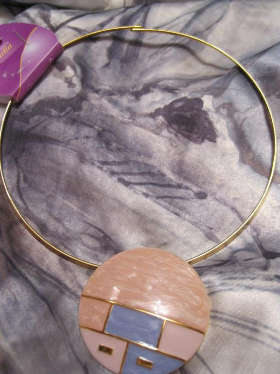 Колье!ожерелье подвеска металлическая золотое c розовой круглой подвеской-кулоном под горло - фото 1 - id-p360570123