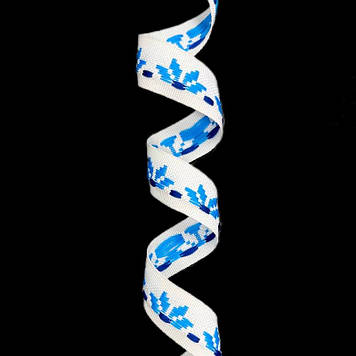 Стрічка оздоблювальна з українським орнаментом 15 мм колір біла з блакитно-синім орнаментом