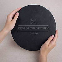 Тор! Поднос из сланца "King of the kitchen" 24 см персонализированная, Чорний, Black, англійська