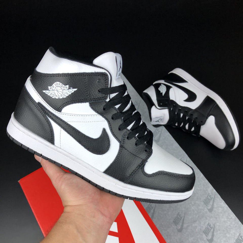 Чоловічі зимові кросівки Nike Air Jordan шкіряні стильні на хутрі чорні білі