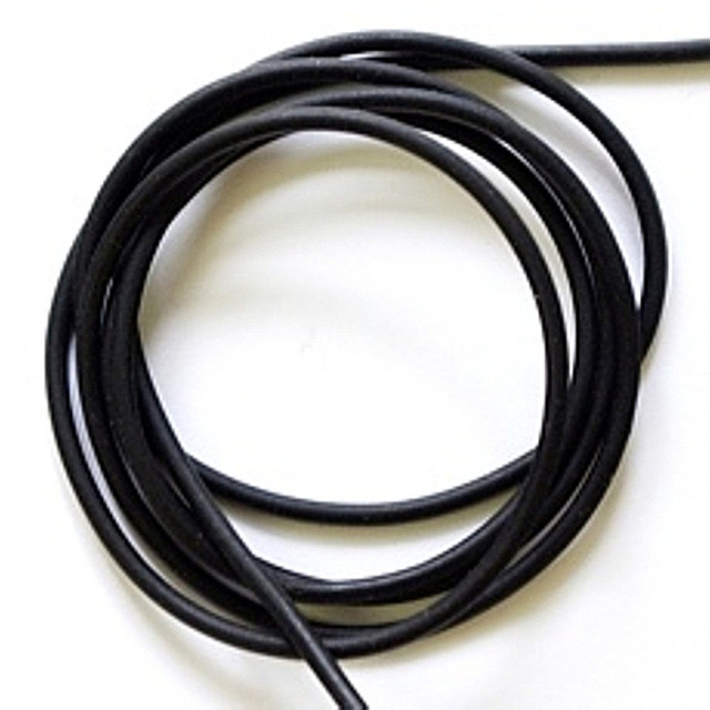 Шкіра кругла гладка чорна d-2,5 мм