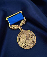 Медаль женщина-волонтер с удостоверением